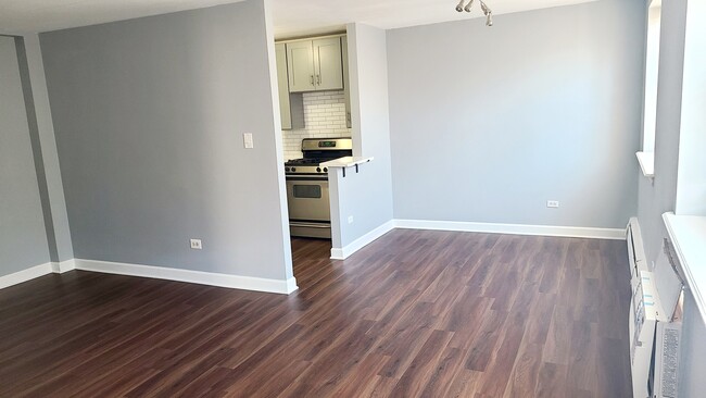 Foto del edificio - 2115 W Farwell Ave