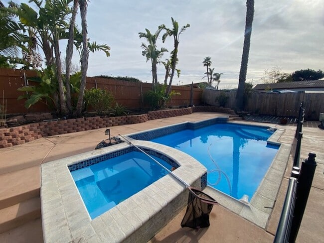 Building Photo - 3 Bedroom Mira Mesa Home (with a pool!)