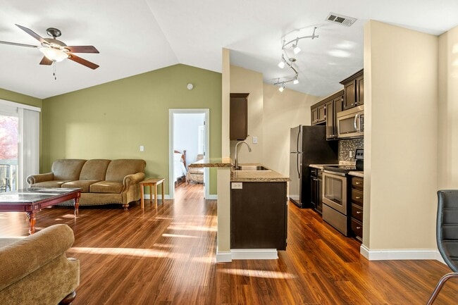 Foto del edificio - 4530 Village Ct