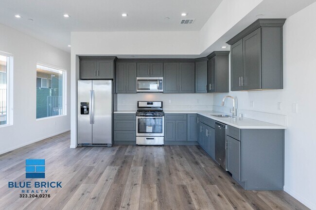 Foto del edificio - 5239-5241 Huntington Dr -