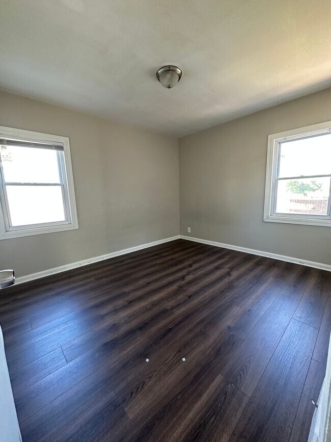Foto del edificio - Single Family Home 3 beds 1 bath Available...