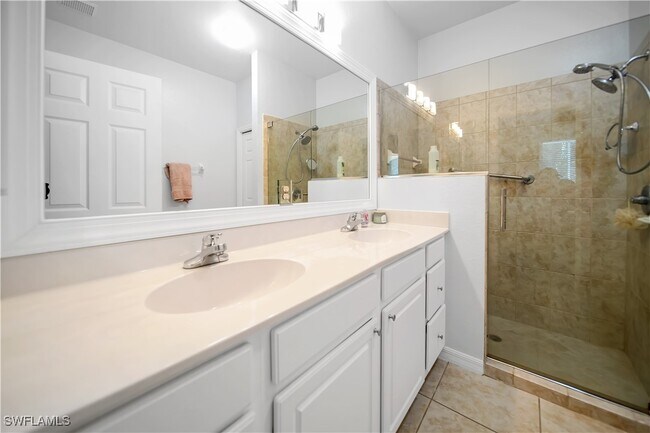 Foto del edificio - 14151 Fall Creek Ct