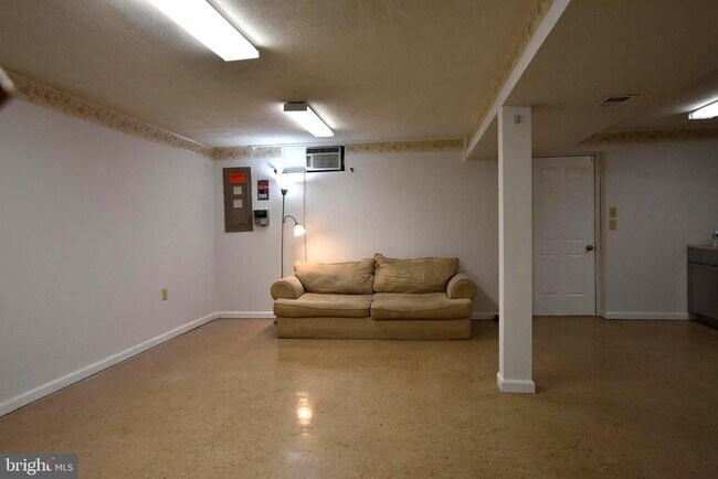 Building Photo - 3150 Beethoven Way