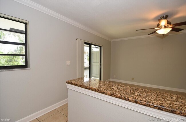 Foto del edificio - 1 br, 1 bath Condo - 5100 NE 12th Ter