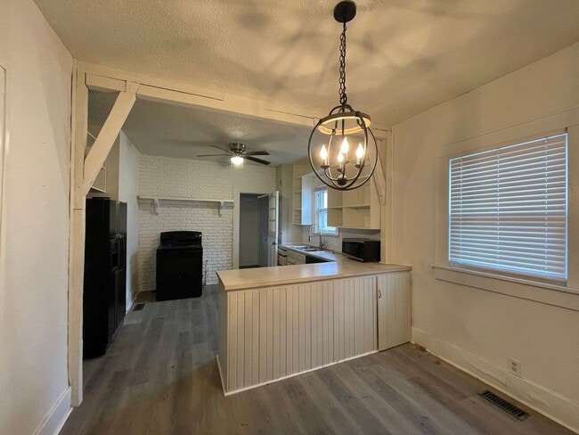 Building Photo - Charming Home Blending Vintage Character with Modern Updates.