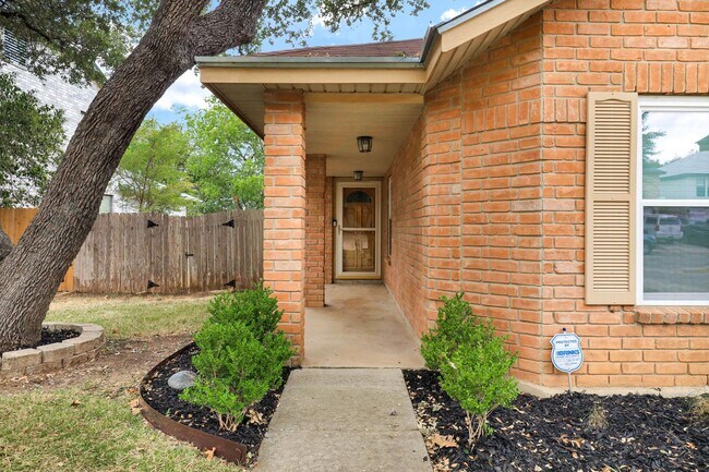 Foto del edificio - Modern 3-Bedroom Home Near Medical Center with Open Layout, Covered Patio, and More!