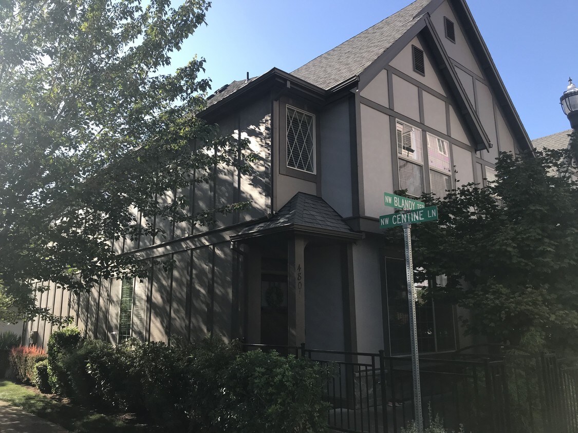 Primary Photo - 4801 NW Blandy Terrace