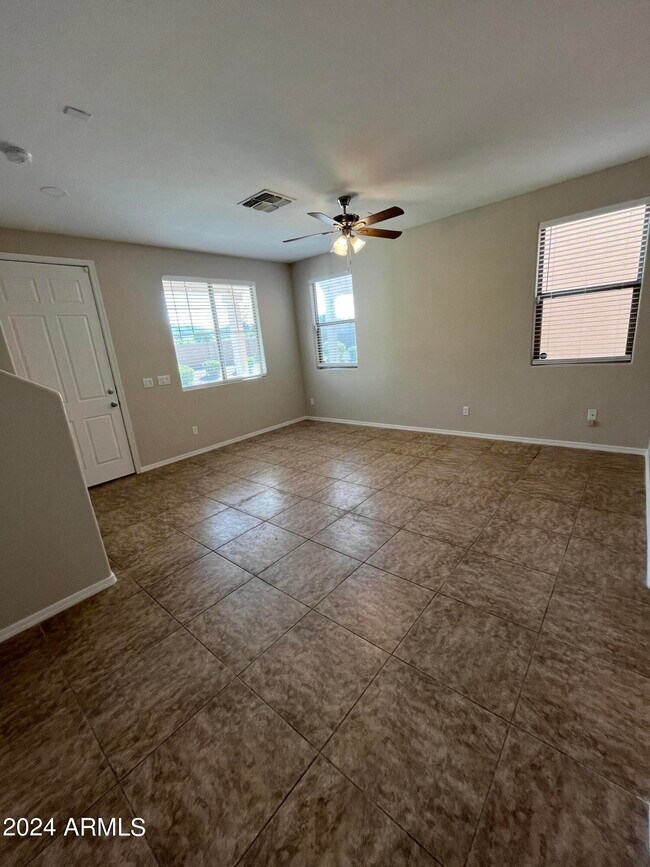 Foto del edificio - 7132 S 7th Ln