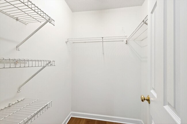 Foto del edificio - 1010 Nicholwood Dr