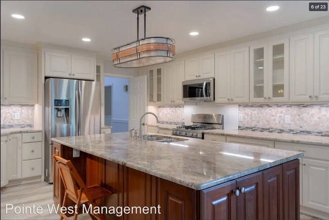Foto del edificio - Move in by July 1st and receive $600 off your first month's rent!