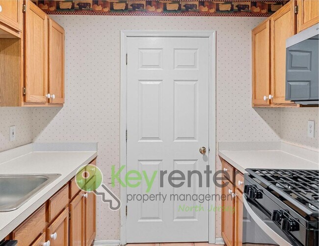 Foto del edificio - No Broker Fee! Ground-Floor 2BR/2BA in Desirable Franklin Crossing – Mahwah