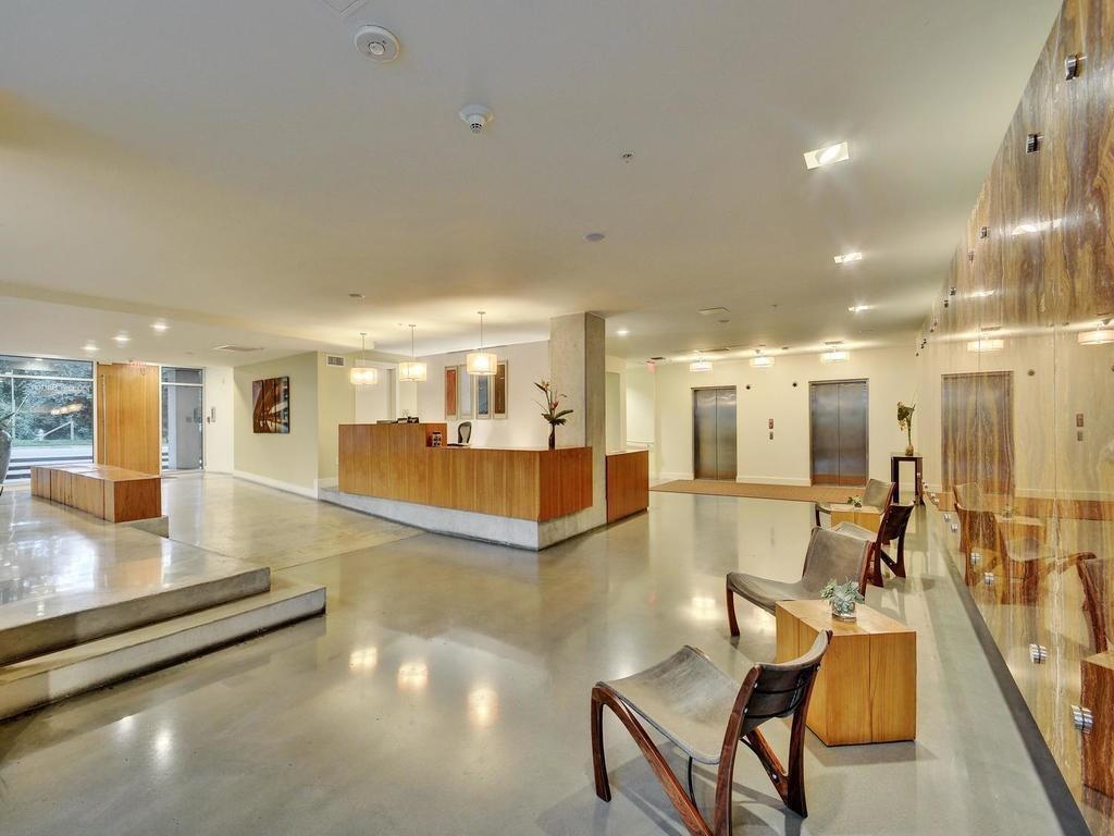 Foto principal - 210 Lee Barton Dr