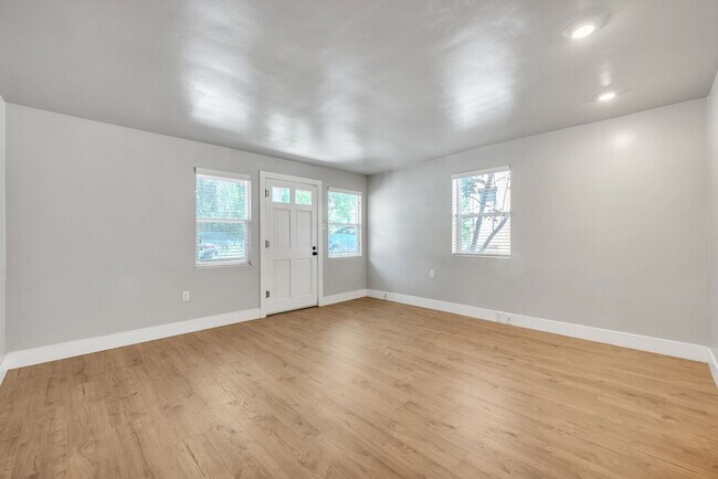 Building Photo - 3045 Franklin Blvd