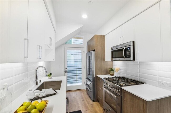 Foto del edificio - 447 NE 73rd St