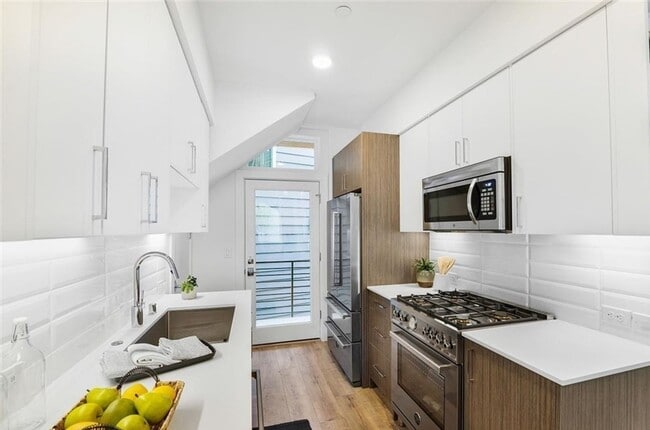 Foto del edificio - Chic Townhome at Green Lake