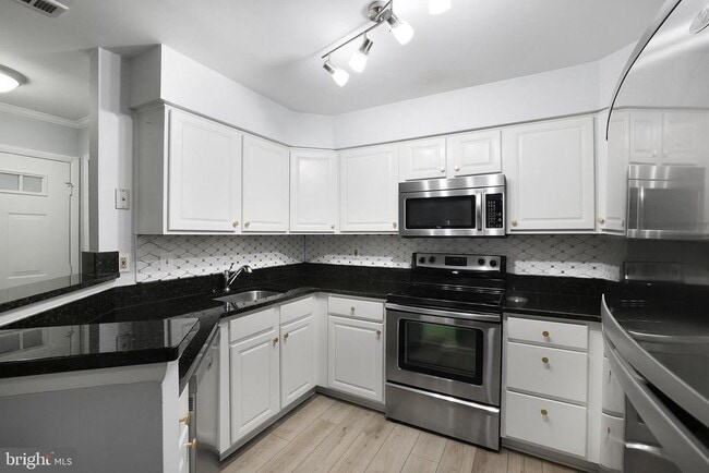 Building Photo - 7812 Mayfair Cir