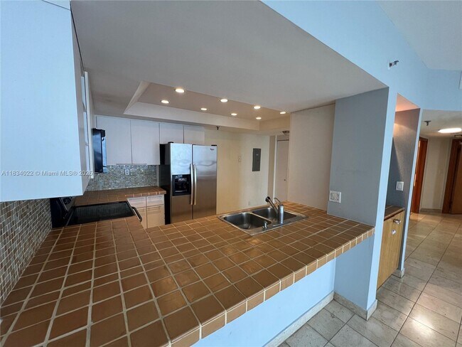 Foto del edificio - 520 Brickell Key Dr