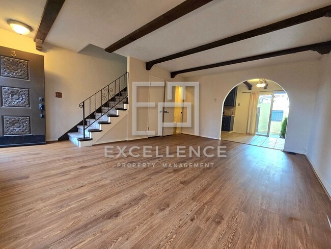 Foto del edificio - Spacious 2/2.5 Townhouse with 1 Car Garage...