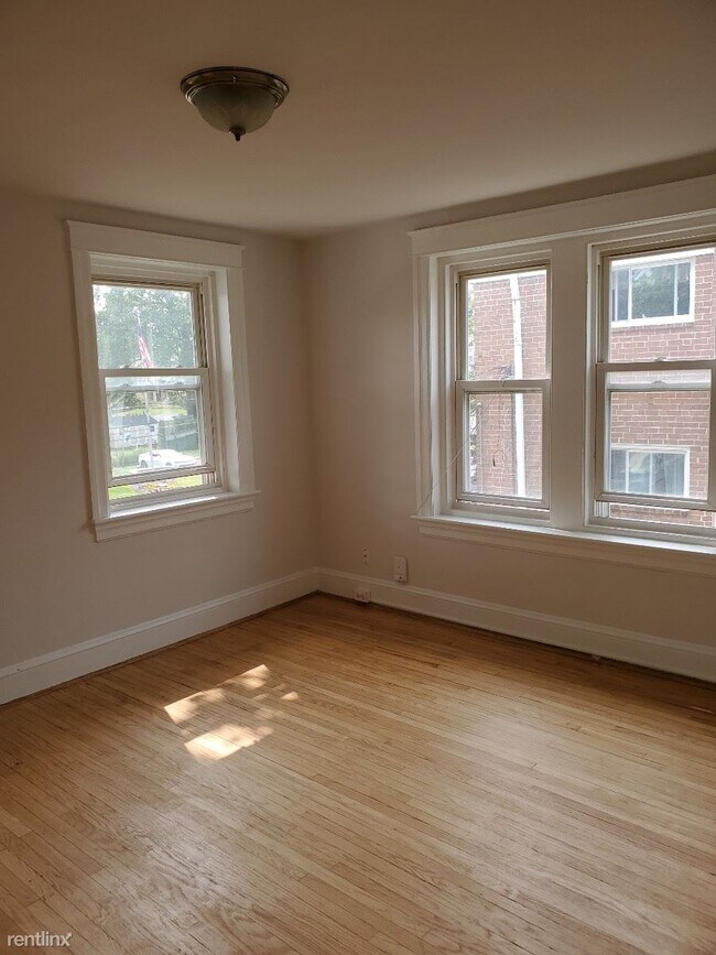 2 br, 1 bath 4plex 8 W Benedict Ave Condo for Rent in Havertown, PA