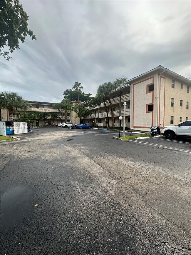 Foto del edificio - 3236 NW 102nd Terrace
