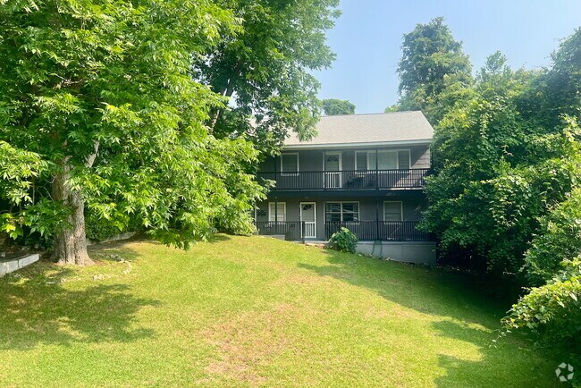 Building Photo - 2103 Pender Ave