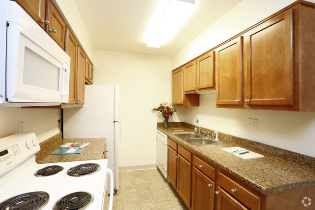 2BR, 1BA - 800 SF - Flatirons Park Apartments