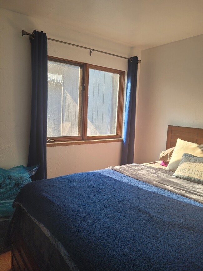 2nd Bedroom - 1018 Dogwood St