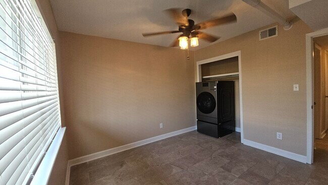 Building Photo - 726 Eglin Pkwy