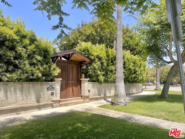 Foto del edificio - 2216 Meade Pl