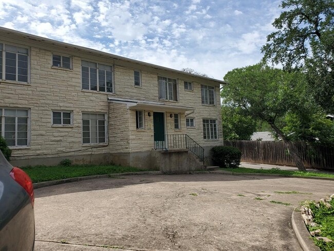 Building Photo - 3202 Grooms St
