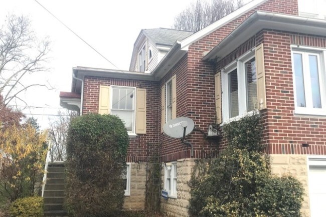 Foto del edificio - 402 Spencer Ave