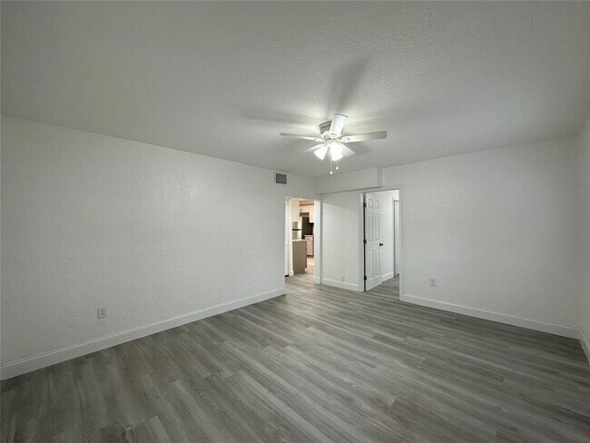 Building Photo - 909 N F St