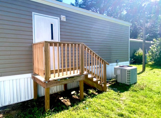 Building Photo - 104 Persimmon Dr