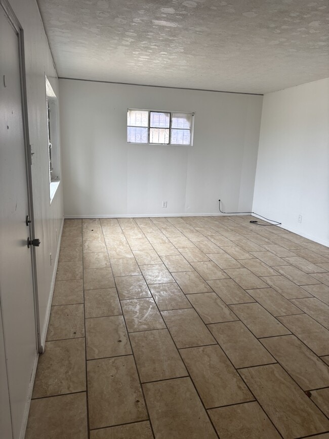 Building Photo - 604 Cortez Dr