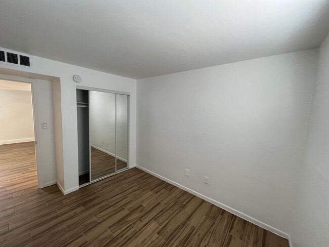 Building Photo - 2173