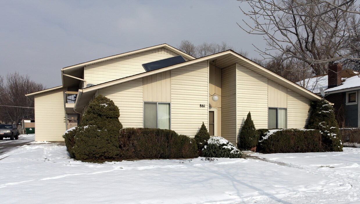 Building Photo - 861 E Stratford Ave
