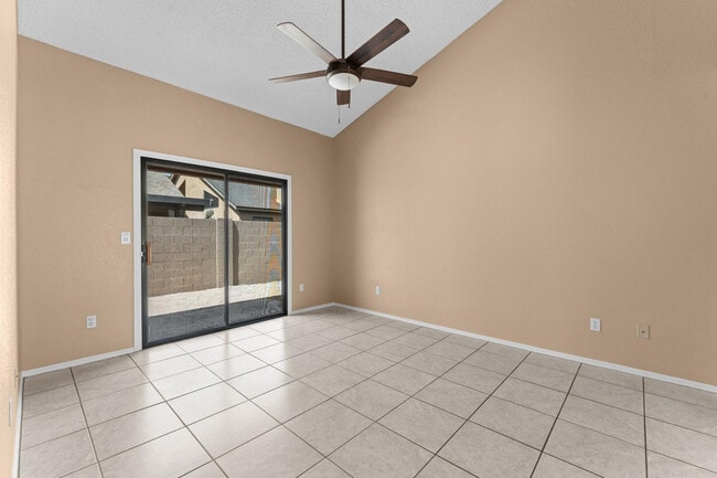 Foto del edificio - 1836 N Stapley Dr