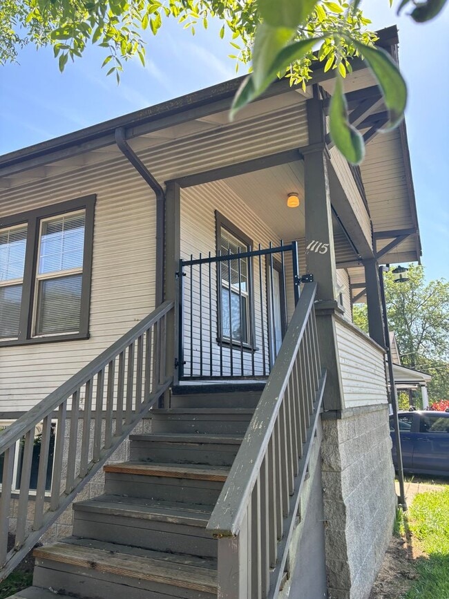 Building Photo - 1115 SE Roberts Ave