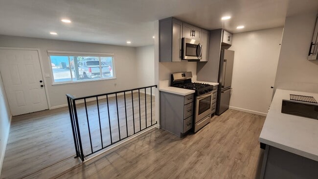 Foto del edificio - 579 James Ave