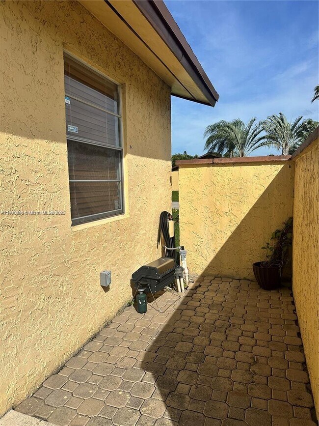 Foto del edificio - 401 NW 43rd St