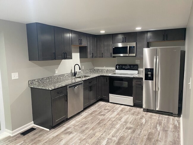 Building Photo - 321 George St