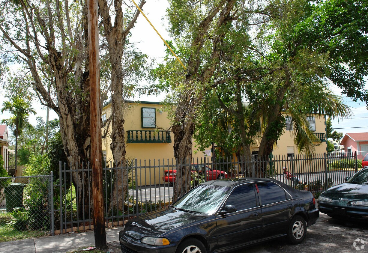 Building Photo - 1630 NW 18th St