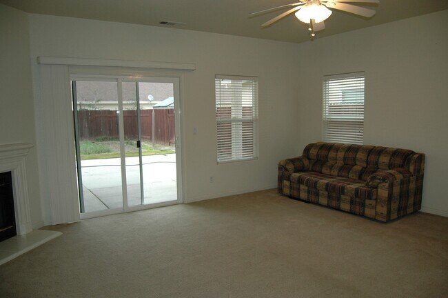 Foto del edificio - Spacious 3 Bed / 2 Bath Home – Over 2,000 Sq Ft