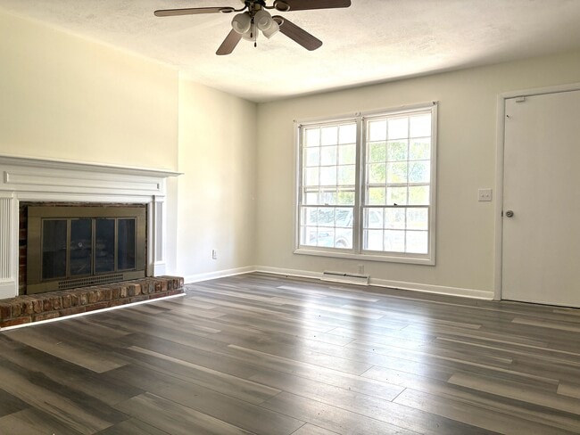 Building Photo - 216 Lakeland Dr