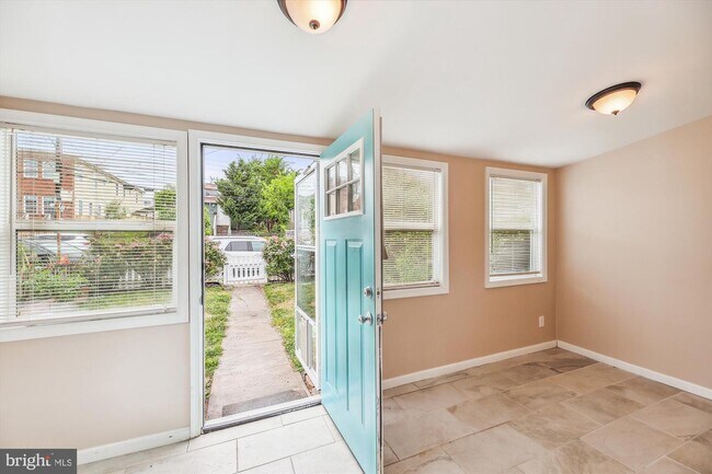 Foto del edificio - 44 E Reed Ave