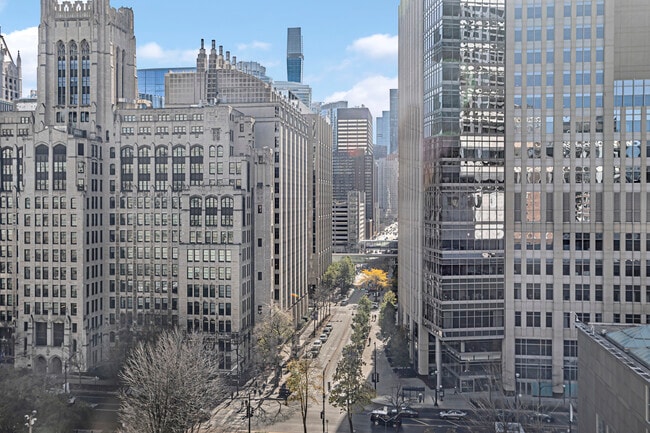 Foto del edificio - 222 E Pearson St