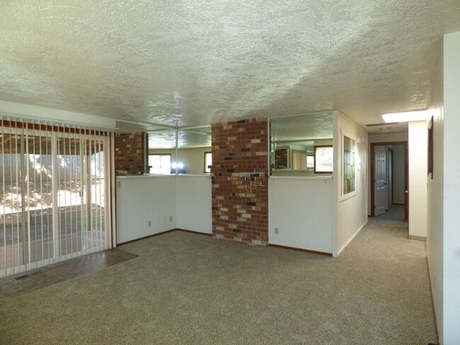 Foto del edificio - 2081 Elmwood Dr S