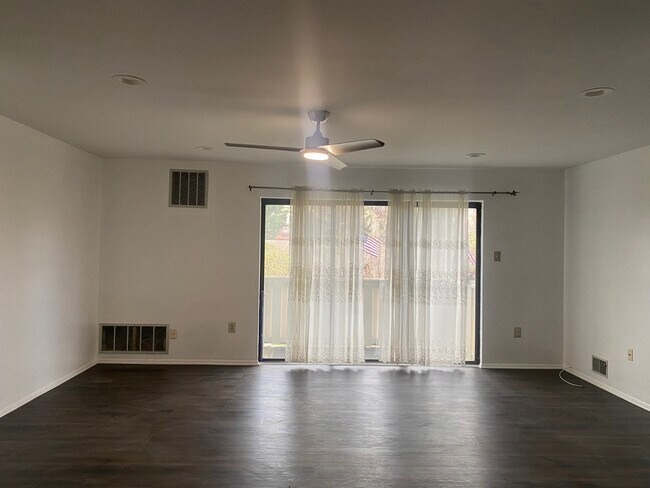 Sala de estar - 1903 Jefferson Ct