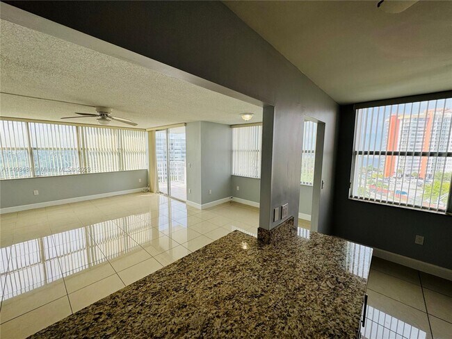 Foto del edificio - 1300 NE Miami Gardens Dr