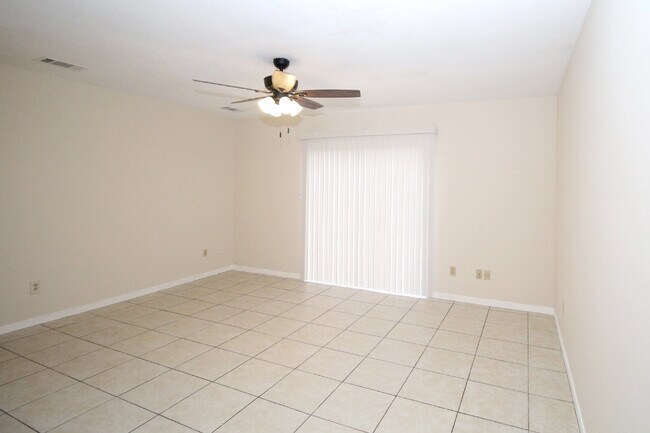 Foto del edificio - NE Pensacola 2 story  updated townhouse ne...